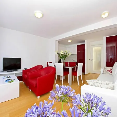 In Punta Skala With Beachpool Apartment *