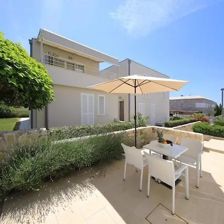Apartment In Punta Skala With Beachpool *