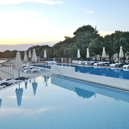 In Punta Skala With Beachpool * Petrcane