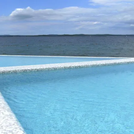 In Punta Skala With Beachpool * Petrcane