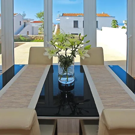 In Punta Skala With Beachpool Apartment