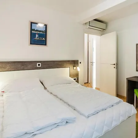 Apartment In Punta Skala With Beachpool