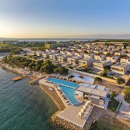 Apartment In Punta Skala With Beachpool
