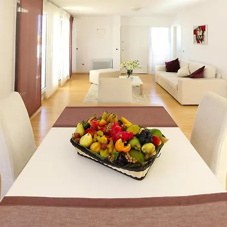 Apartment In Punta Skala With Beachpool *