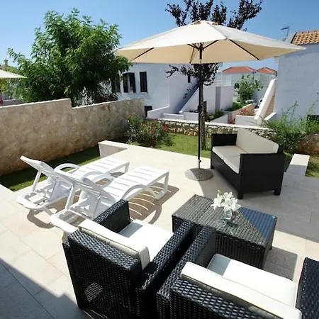 Apartament In Punta Skala With Beachpool