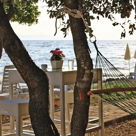 In Punta Skala With Beachpool Apartament Petrčane